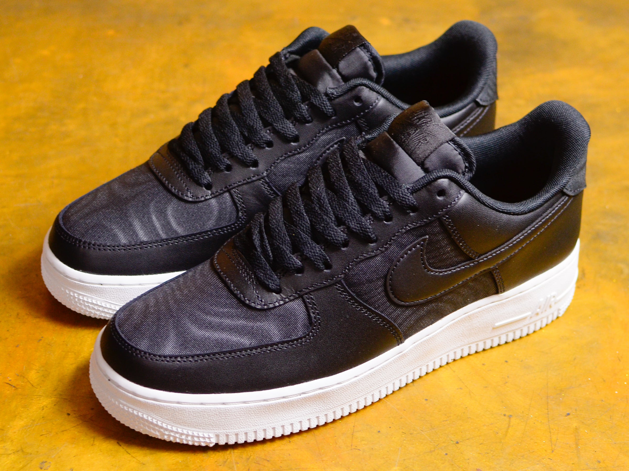 Air Force 1 07 LV8 NOS Black Black Summit White THE SURE