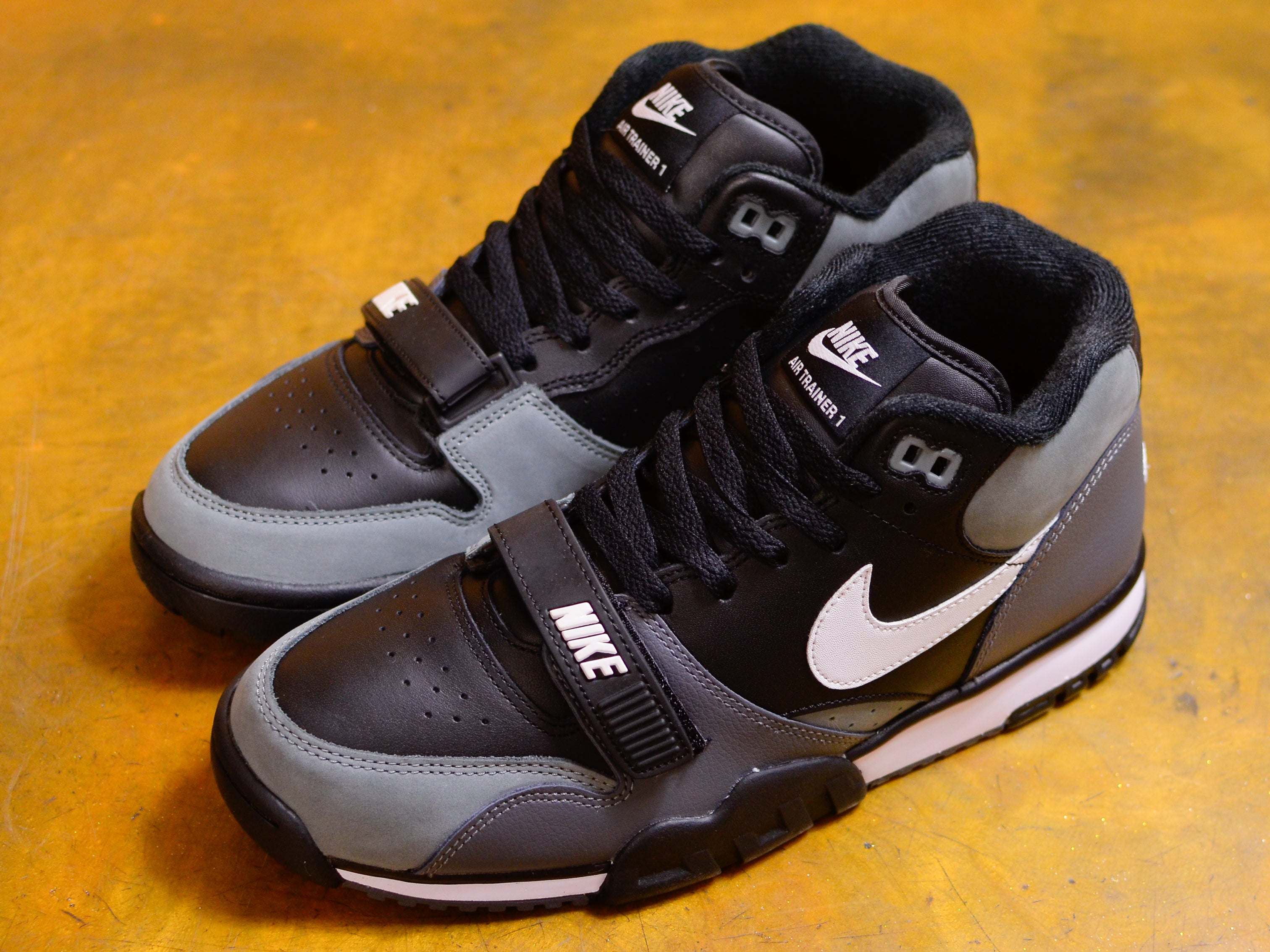 nike air trainer 1 infrared