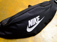 Nike Heritage Waistpack (3L) - Black / White
