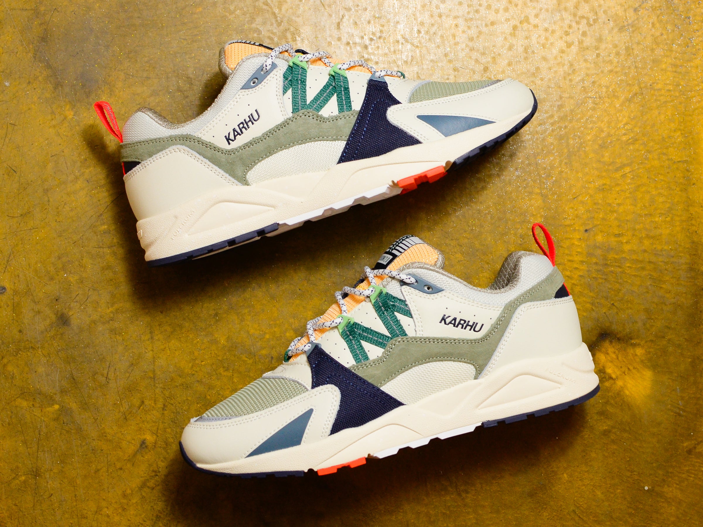 karhu fusion 2.0 lily white foliage green DSC0069-3_2400x.jpg?v=1682045474