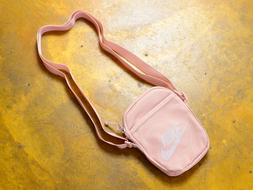 Nike Heritage Crossbody Bag (Small, 1L) - Pink / White