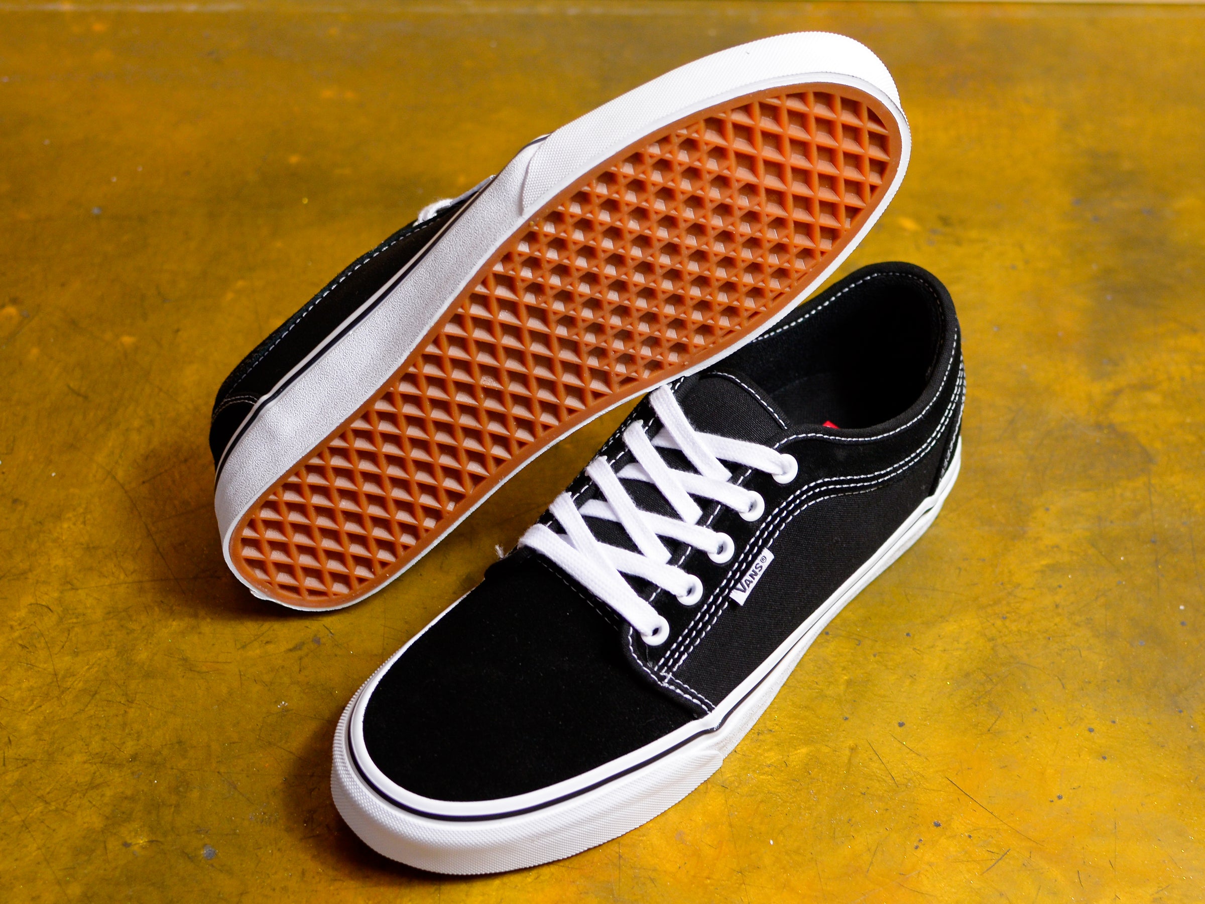 Skate Chukka Low - Black / White â THE SURE STORE