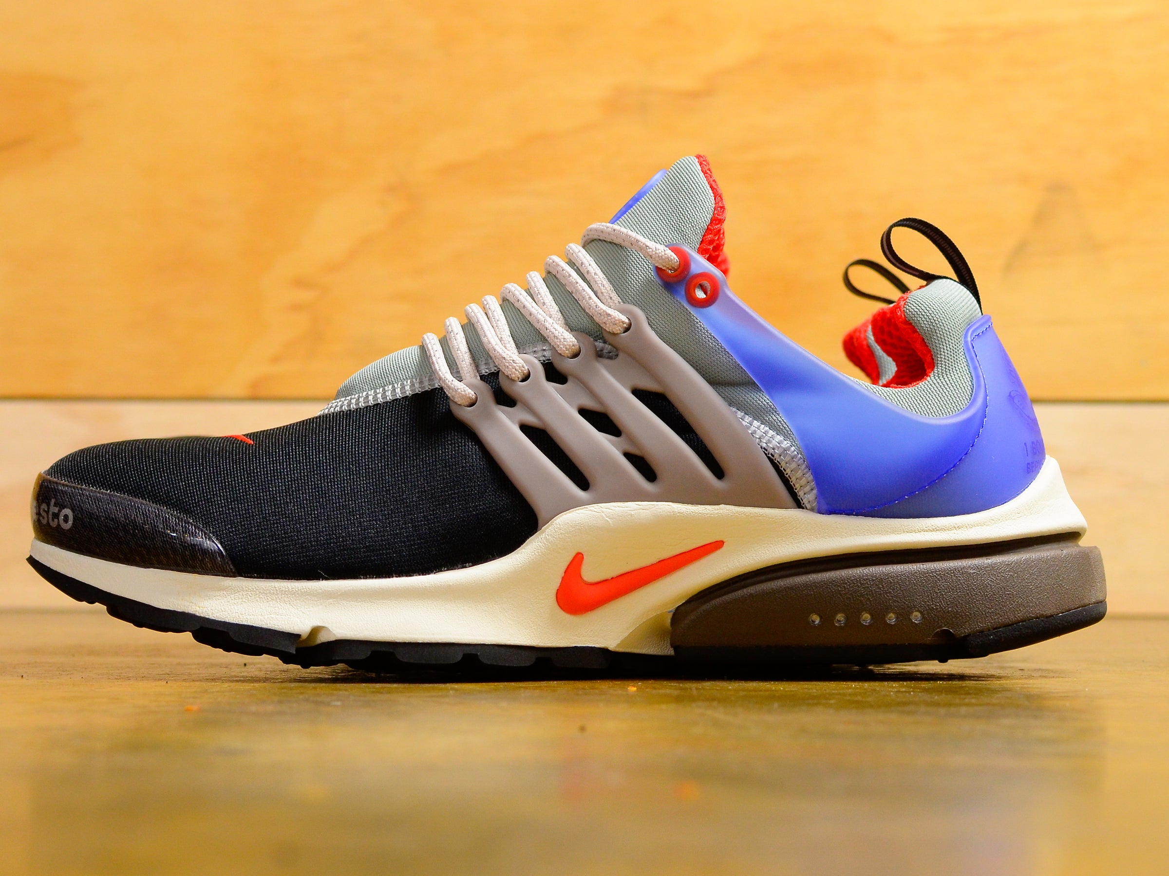 Air presto black and orange best sale