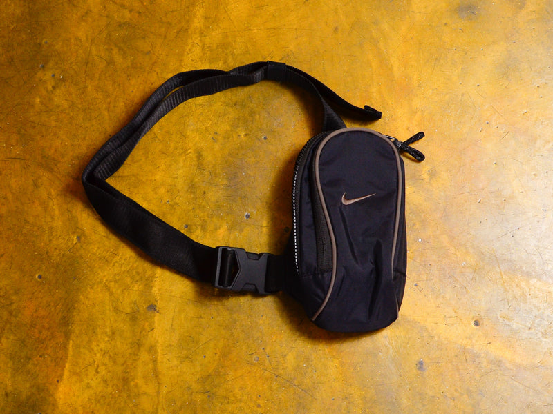 Nike Sportswear Essentials Cross-Body Bag (1L) - Black /  Black / Ironstone